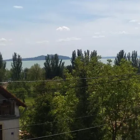 Apartment Balatuniversum Apartmanhouse Revfulop