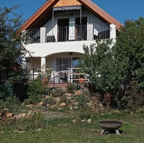 Balatuniversum Apartmanhouse *
